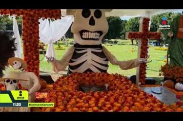 La tumba de Nemesio Oseguera Cervantes, alias “El Mencho”, en un cementerio de Zapopan, fue adornada con flores de cempasúchil, calaveras, cruces florales, canastos y figuras de gallos por el Día de Muertos.
#NoticiasConNachoLozano
#NoticiasImagen
¡Como nadie en la noche! #ImagenNoticias con Nacho Lozano de lunes a viernes a las 10:30 pm en el 3.1 #ImagenTelevisión.
Visita nuestro sitio Web: http://bit.ly/2nT2Wz5
Síguenos en nuestras redes:
Instagram: @imagentvnoticias
Tiktok: @imagennoticias
X: @ImagenNoticias_
Facebook: https://www.facebook.com/ImagenTVNoticias/
Aquí encontrarás la mejor información nacional e internacional de Imagen Noticias con Francisco Zea, Paola Rojas, Crystal Mendivil y Nacho Lozano.