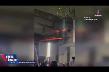 Se registró un incendio en una de las columnas que sostienen la estación Velódromo de la #Línea9. Tras el incidente, el #MetroCDMX informó que se realizará el descenso de los pasajeros en estaciones previas.
#NoticiasConNachoLozano
#NoticiasImagen
¡Como nadie en la noche! #ImagenNoticias con Nacho Lozano de lunes a viernes a las 10:30 pm en el 3.1 #ImagenTelevisión.
Visita nuestro sitio Web: http://bit.ly/2nT2Wz5
Síguenos en nuestras redes:
Instagram: @imagentvnoticias
Tiktok: @imagennoticias
X: @ImagenNoticias_
Facebook: https://www.facebook.com/ImagenTVNoticias/
Aquí encontrarás la mejor información nacional e internacional de Imagen Noticias con Francisco Zea, Paola Rojas, Crystal Mendivil y Nacho Lozano.