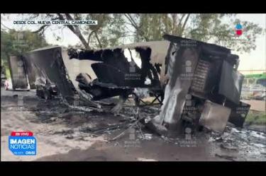 Un incendio registrado durante la madrugada sobre la calle Circuito Central Camionera, en la Col. Nueva Central Camionera de San Pedro #Tlaquepaque, provocó la pérdida total de la caja de un tráiler estacionado y daños a una segunda unidad.

#NoticiasImagen

Síguenos en nuestras redes:

Instagram: https://www.instagram.com/imagentvgdl/
TikTok: https://www.tiktok.com/@imagennoticias
Twitter: https://twitter.com/ImagenTVGDL
Facebook: https://www.facebook.com/ImagenTVGDL/
Visita nuestro sitio Web: https://www.imagentv.com/guadalajara

Mantente siempre informado con las noticias sobre los acontecimientos más importantes a nivel nacional con Erick Breguer.

¡Déjanos tus comentarios, da like, comparte y suscríbete!