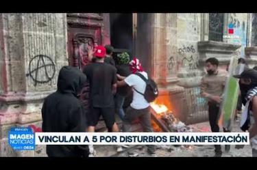 Un juez vinculó a proceso por daño en las cosas a cinco hombres detenidos durante la protesta por el agua en el Centro Histórico de #Guadalajara.
#NoticiasImagen
Síguenos en nuestras redes:
Instagram: https://www.instagram.com/imagentvgdl/
TikTok: https://www.tiktok.com/@imagennoticias
Twitter: https://twitter.com/ImagenTVGDL
Facebook: https://www.facebook.com/ImagenTVGDL/
Visita nuestro sitio Web: https://www.imagentv.com/guadalajara
Mantente siempre informado con las noticias sobre los acontecimientos más importantes a nivel nacional con Erick Breguer.
¡Déjanos tus comentarios, da like, comparte y suscríbete!