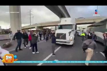 En la carretera México-Toluca, el plantón para exigir una reunión con las autoridades del Estado de México por parte del colectivo de búsqueda Mariposas Buscando Corazones y Justicia se extendió más de 30 horas.
#NoticiasImagen #ImagenNoticias530 Visita nuestro sitio web: http://www.imagentv.com
No te pierdas Imagen Noticias 5:30 con Marlene Stahl, Nuria Gil y Adriana Treviño de lunes a viernes por Imagen Televisión.
TikTok 5:30: https://www.tiktok.com/@imagennoticias530
TikTok Noticias: https://www.tiktok.com/@imagennoticias
Instagram 5:30: https://www.instagram.com/imagennoticias530
Instagram Noticias: https://www.instagram.com/imagentvnoticias/
X 5:30: https://x.com/imagen530
X Noticias: https://twitter.com/ImagenNoticias_
X Televisión: https://twitter.com/ImagenTVMex
Facebook Noticias: https://www.facebook.com/ImagenTVNoticias
Aquí encontrarás la mejor información nacional e internacional de Imagen Noticias con Francisco Zea, Nacho Lozano, Crystal Mendivil, Enrique Sánchez y Paola Rojas.
