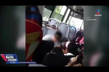 Estudiantes de secundaria en #Escuinapa, #Sinaloa, fueron testigos de un ataque directo al conductor del transporte público en donde viajaban. El alcalde, Víctor Manuel Díaz Simental, dijo que este tipo de ataques no son un asunto municipal:

#NoticiasConNachoLozano
#NoticiasImagen 

¡Como nadie en la noche! #ImagenNoticias con Nacho Lozano de lunes a viernes a las 10:30 pm en el 3.1 #ImagenTelevisión. 

Visita nuestro sitio Web: http://bit.ly/2nT2Wz5 

Síguenos en nuestras redes: 
Instagram: @imagentvnoticias 
Tiktok: @imagennoticias 
X: @ImagenNoticias_ 
Facebook: https://www.facebook.com/ImagenTVNoticias/ 

Aquí encontrarás la mejor información nacional e internacional de Imagen Noticias con Francisco Zea, Paola Rojas, Crystal Mendivil y Nacho Lozano.