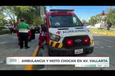 Una ambulancia de la Cruz Roja Mexicana y una motocicleta chocaron en el cruce de las avenidas Vallarta y Yaquis, en la Col. Vallarta Norte de #Guadalajara. De acuerdo con los reportes, la unidad de emergencia se desplazaba hacia un servicio con códigos sonoros y luminosos encendidos cuando impactó al motociclista, quien aparentemente no advirtió su paso al intentar incorporarse.
#NoticiasImagen
Síguenos en nuestras redes:
Instagram: https://www.instagram.com/imagentvgdl/
TikTok: https://www.tiktok.com/@imagennoticias
Twitter: https://twitter.com/ImagenTVGDL
Facebook: https://www.facebook.com/ImagenTVGDL/
Visita nuestro sitio Web: https://www.imagentv.com/guadalajara
Mantente siempre informado con las noticias sobre los acontecimientos más importantes a nivel nacional con Carolina Martínez.
¡Déjanos tus comentarios, da like, comparte y suscríbete!