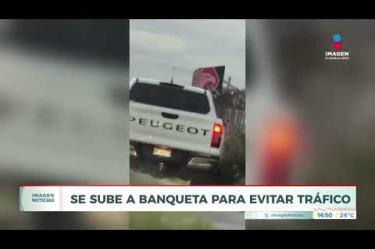 Un automovilista a bordo de un vehículo con placas del estado de Michoacán fue captado circulando sobre la banqueta peatonal de la Avenida Servidor Público, en el municipio de #Zapopan, con el fin de evadir la congestión vial de la mañana.
#NoticiasImagen
Síguenos en nuestras redes:
Instagram: https://www.instagram.com/imagentvgdl/
TikTok: https://www.tiktok.com/@imagennoticias
Twitter: https://twitter.com/ImagenTVGDL
Facebook: https://www.facebook.com/ImagenTVGDL/
Visita nuestro sitio Web: https://www.imagentv.com/guadalajara
Mantente siempre informado con las noticias sobre los acontecimientos más importantes a nivel nacional con Carolina Martínez.
¡Déjanos tus comentarios, da like, comparte y suscríbete!