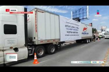 Operadores y agremiados de diversas organizaciones del transporte de carga en #Jalisco intensificaron sus protestas en el marco del #ParoNacional convocado para exigir mayor seguridad en las autopistas del país y ajustes en materia tributaria.
#NoticiasImagen
Síguenos en nuestras redes:
Instagram: https://www.instagram.com/imagentvgdl/
TikTok: https://www.tiktok.com/@imagennoticias
Twitter: https://twitter.com/ImagenTVGDL
Facebook: https://www.facebook.com/ImagenTVGDL/
Visita nuestro sitio Web: https://www.imagentv.com/guadalajara
Mantente siempre informado con las noticias sobre los acontecimientos más importantes a nivel nacional con Carolina Martínez.
¡Déjanos tus comentarios, da like, comparte y suscríbete!