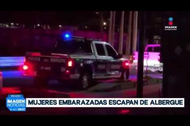 Dos jóvenes embarazadas escaparon tras saltar la barda perimetral de un albergue ubicado en las inmediaciones del trébol de Av. Ignacio L. Vallarta y Anillo Periférico, a la altura de San Juan de Ocotán, en el municipio de #Zapopan.

#NoticiasImagen

Síguenos en nuestras redes:

Instagram: https://www.instagram.com/imagentvgdl/
TikTok: https://www.tiktok.com/@imagennoticias
Twitter: https://twitter.com/ImagenTVGDL
Facebook: https://www.facebook.com/ImagenTVGDL/
Visita nuestro sitio Web: https://www.imagentv.com/guadalajara

Mantente siempre informado con las noticias sobre los acontecimientos más importantes a nivel nacional con Erick Breguer.

¡Déjanos tus comentarios, da like, comparte y suscríbete!