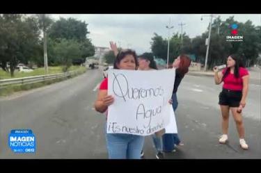 Vecinos de la Col. Las Juntitas y zonas aledañas del municipio de San Pedro #Tlaquepaque realizaron un bloqueo total sobre la Carretera a Chapala, a la altura de la curva de El Tapatío, para denunciar que llevan semanas sin servicio de agua potable.
#NoticiasImagen
Síguenos en nuestras redes:
Instagram: https://www.instagram.com/imagentvgdl/
TikTok: https://www.tiktok.com/@imagennoticias
Twitter: https://twitter.com/ImagenTVGDL
Facebook: https://www.facebook.com/ImagenTVGDL/
Visita nuestro sitio Web: https://www.imagentv.com/guadalajara
Mantente siempre informado con las noticias sobre los acontecimientos más importantes a nivel nacional con Erick Breguer.
¡Déjanos tus comentarios, da like, comparte y suscríbete!