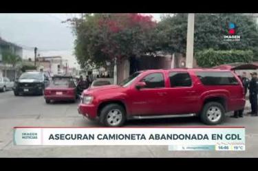 Policías de #Guadalajara aseguraron una camioneta abandonada con las puertas abierta en la Col. Villa Guerrero, luego de que tres sujetos presuntamente armados la dejaran en la vía pública para huir a pie.

#NoticiasImagen

Síguenos en nuestras redes:

Instagram: https://www.instagram.com/imagentvgdl/
TikTok: https://www.tiktok.com/@imagennoticias
Twitter: https://twitter.com/ImagenTVGDL
Facebook: https://www.facebook.com/ImagenTVGDL/
Visita nuestro sitio Web: https://www.imagentv.com/guadalajara

Mantente siempre informado con las noticias sobre los acontecimientos más importantes a nivel nacional con Carolina Martínez.

¡Déjanos tus comentarios, da like, comparte y suscríbete!