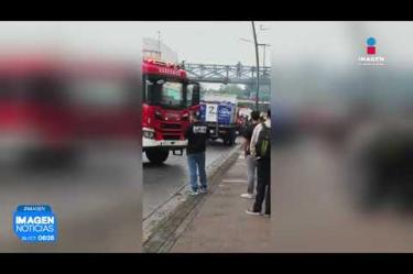 Una intensa columna de humo proveniente de un camión repartidor de cilindros de gas LP generó alarma y movilización de cuerpos de auxilio sobre la Calzada Independencia, en el tramo comprendido entre las avenidas Hidalgo y Javier Mina, a la altura de la estación San Juan de Dios de Mi Macro Calzada, #Guadalajara.

#NoticiasImagen

Síguenos en nuestras redes:

Instagram: https://www.instagram.com/imagentvgdl/
TikTok: https://www.tiktok.com/@imagennoticias
Twitter: https://twitter.com/ImagenTVGDL
Facebook: https://www.facebook.com/ImagenTVGDL/
Visita nuestro sitio Web: https://www.imagentv.com/guadalajara

Mantente siempre informado con las noticias sobre los acontecimientos más importantes a nivel nacional con Carolina Martínez.

¡Déjanos tus comentarios, da like, comparte y suscríbete!