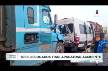 Un aparatoso accidente registrado en el kilómetro 93 de la autopista Lagos de Moreno - Zapotlanejo, dejó un saldo de tres personas lesionadas luego de que una camioneta tipo combi y dos tractocamiones colisionaran durante los primeros minutos de este jueves.

#NoticiasImagen

Síguenos en nuestras redes:

Instagram: https://www.instagram.com/imagentvgdl/
TikTok: https://www.tiktok.com/@imagennoticias
Twitter: https://twitter.com/ImagenTVGDL
Facebook: https://www.facebook.com/ImagenTVGDL/
Visita nuestro sitio Web: https://www.imagentv.com/guadalajara

Mantente siempre informado con las noticias sobre los acontecimientos más importantes a nivel nacional con Carolina Martínez.

¡Déjanos tus comentarios, da like, comparte y suscríbete!